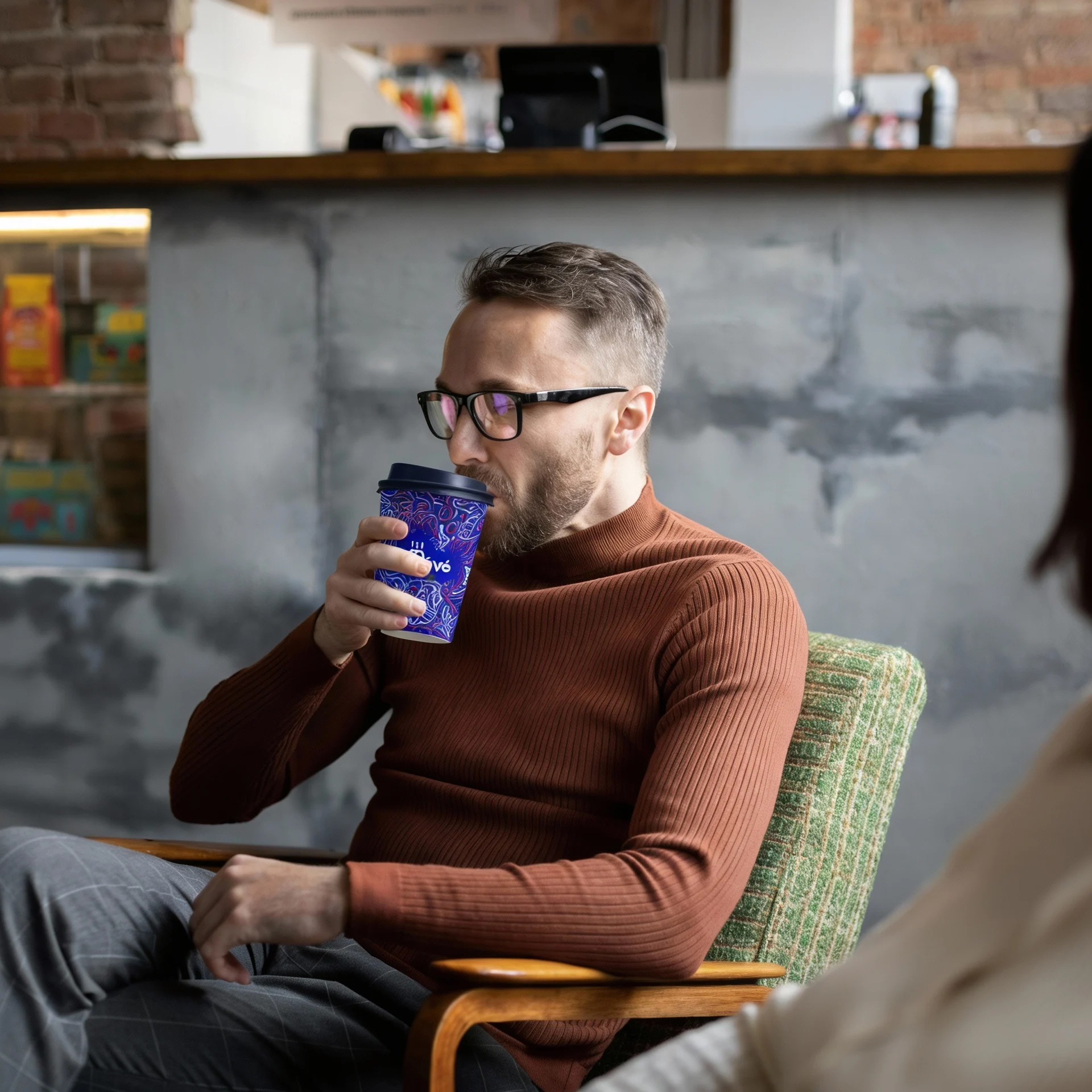 freepik__a-kpen-lthat-img1-frfi-kezben-cserld-le-a-poharat-__80227